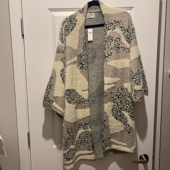 **SOLD** Anthropologie Winter Walk Fuzzy Kimono - Picture 6 of 7